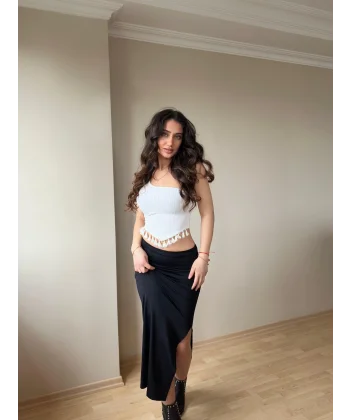 Beyaz Püskül Detay Bluz