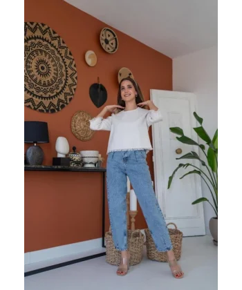 Beyaz Püskül Detaylı Bluz