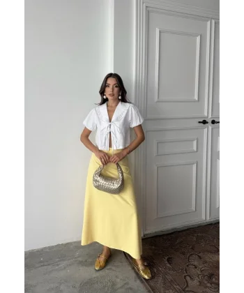 Beyaz Yakası Dantelli Gömlek