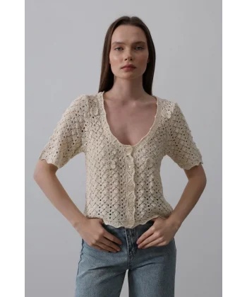 Çiçek Detaylı Düğmeli Triko - Ekru