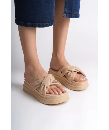 CLARA Düz Topuklu Kurdele Desenli Taşlı Kalın ve Ortopedik Taban Kadın Terlik  CTT - Ten