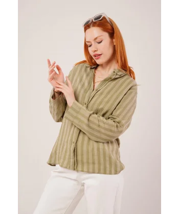 Düğmeli Ve Çizgi Detaylı Yeşil Gömlek
