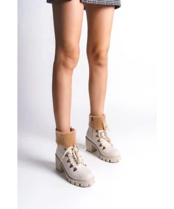 EMMA Bağcıklı Fermuarlı Ortopedik Taban Topuklu Kürk DetaylıKadın Bot CKT - Krem