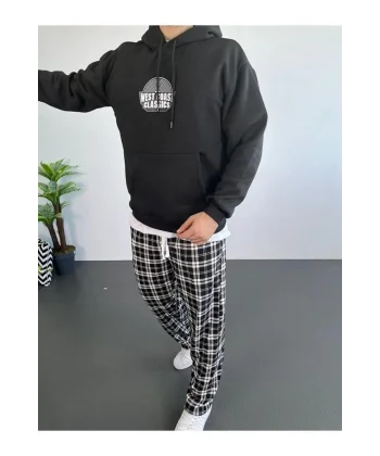 Erkek Oversize Üç İplik Kapüşonlu Sweatshirt – Siyah Sırt ve Ön Baskılı, Kanguru Cepli, Rahat Kalıp, İçi Pamuklu ModeL-Siyah