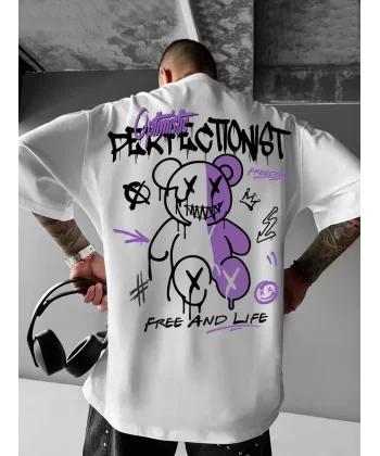 Erkek OversizeGrafik Tişört CAMPBRASTCOOPERATION Kalın Yazı Bisiklet Yaka, Kısa Kol, Kalın Mor ve Siyah Desenli Yazlık Sokak Kıyafeti - Beyaz