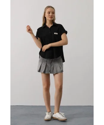 Etiket Detaylı Yarım Kol Gömlek - Siyah