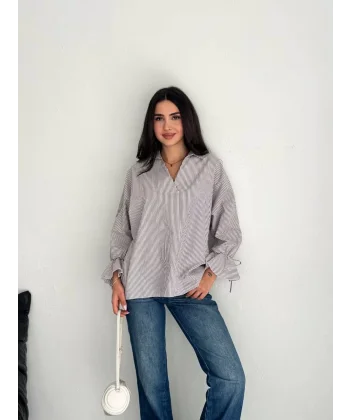 Kadın Arkası Asimetrik Yırtmaç Kesim Detaylı Cizgili Bluz Gömlek - Gri