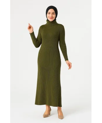 Kadın Tesettür Triko Elbise – Boğazlı Uzun Fitilli Dokuma, Esnek Tam Kalıp, 130 cm Midi Boy, Bahar & Kış Şık Rahat Stil - Haki