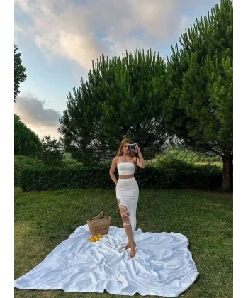 Kadın Büstiyer Ve Yüksek Bel Bacak Dekolteli Bağcık Detay idi Etek Ikili Takım