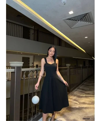 Kadın Dalgıç Krep Kumaş Kalp Yaka Askılı Midi Boy Elbise