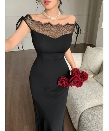 Kadın Göğüs Ve Yakası Dantel Detaylı Kayık Yaka Görünümlü Uzun Ithal Krep Elbise