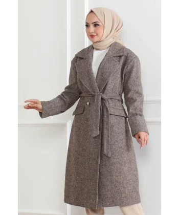 Kadın Kaşe Kaban – Uzun Boy Kruvaze Yaka Kuşaklı Tesettür Kaşe Kışlık Kaban, Astarlı Şık Yünlü Dokuma Oversize Rahat Kalıp Cepli Düğmeli Modern Kap Modeli - Vizon