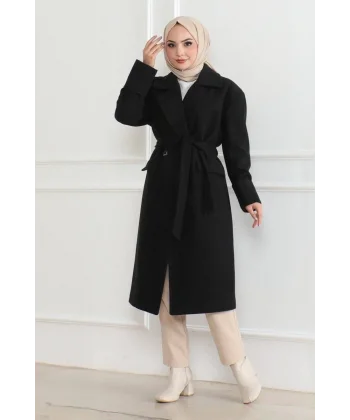 Kadın Kaşe Kaban – Uzun Boy Kruvaze Yaka, Kuşaklı Tesettür Kışlık Kaban, Astarlı Şık Yünlü Dokuma Oversize Rahat Kalıp, Cepli Modern Kaşe Mont Modeli - Siyah