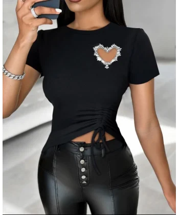 Kadın Kısa Kollu Bisiklet Yaka Kalp Taş Detaylı Viskon Bluz