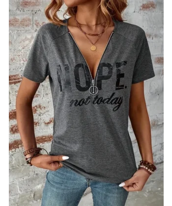 Kadın Kısa Kollu önden Fermuarlı Yazı Baskılı Viskon Bluz