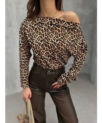 Kadın Leopar Desenli Düşük Omuzlu Bluz