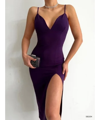 Kadın Omuz Askılı Göğüs Ve Bacak Dekolteli idi Boy Elbise