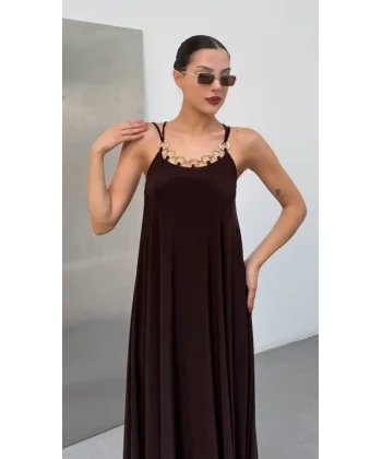 Kadın Omuz Askılı Kuş Gözü Zincir Detay Sandy Kumaş Maxi Boy Elbise