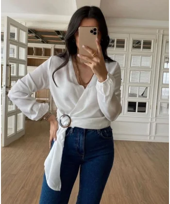 Kadın Saten Kumaş V Yaka Toka Detaylı Bluz