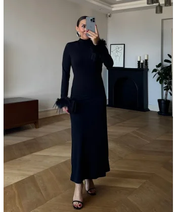 Kadın Uzun Kollu Balıkçı Yaka Kol Ağzı Tüy Detaylı Uzun Krep Elbise