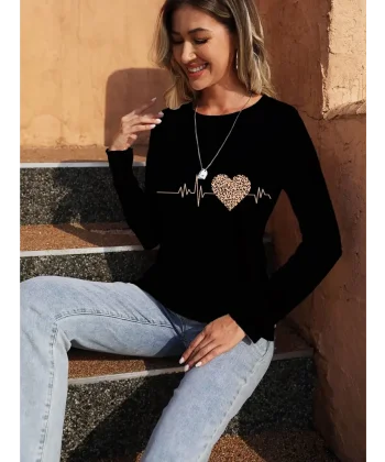 Kadın Uzun Kollu Bisiklet Yaka Kalp Desenli Bluz