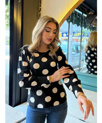 Kadın Uzun Kollu Bisiklet Yaka Kollar Geniş Kol Ağzı Manşetli Iki Düğmeli Detay Krep Bluz