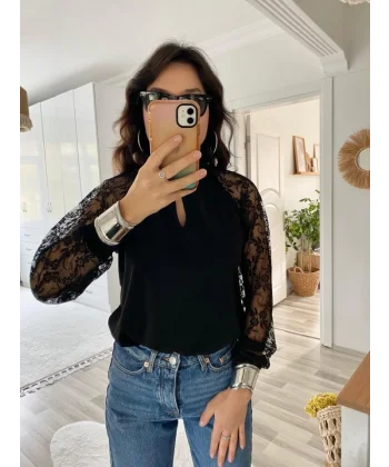 Kadın Uzun Kollu Göğüs Pencere Detay Yaka Boğazlı Kolları Tüllü Sandy Bluz