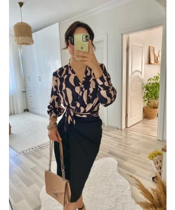 Kadın Uzun Kollu Kruvaze Yaka Dijital Baskılı Fiyonk Detay Dalgıç Kumaş Elbise