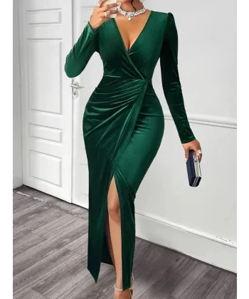 Kadın Uzun Kollu Kruvaze Yaka önünden çapraz Detaylı Uzun Kadife Elbise