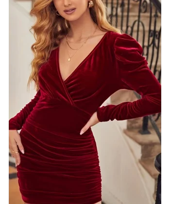 Kadın Uzun Kollu Kruvaze Yaka Yanlardan Büzgülü Kadife Elbise