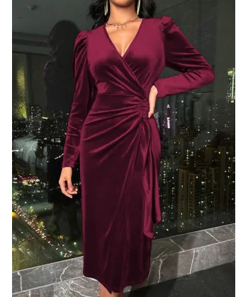 Kadın Uzun Kollu Kruvaze Yakalı Yandan Büzgülü Midi Kadife Elbise