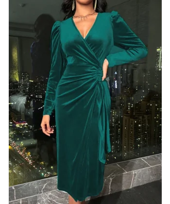 Kadın Uzun Kollu Kruvaze Yakalı Yandan Büzgülü Midi Kadife Elbise