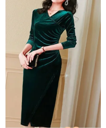 Kadın Uzun Kollu Kruvaze Yakalı Yandan Büzgülü önden çapraz Detaylı Midi Kadife Elbise