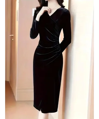 Kadın Uzun Kollu Kruvaze Yakalı Yandan Büzgülü önden çapraz Detaylı Midi Kadife Elbise