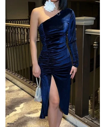 Kadın Uzun Kollu Omuz Dekolteli Büzgü Ve Asimetrik Yırtmaç Detay Elbise