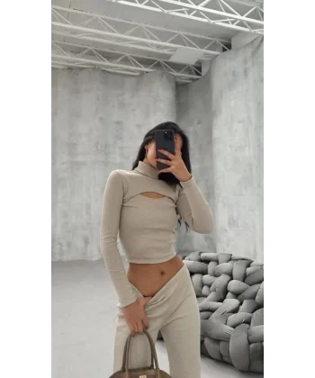 Kadın Uzun Kollu Pencere Detay Göğüs Dekolteli Bluz Ve Bol Paça Pantolon Ikili Takim