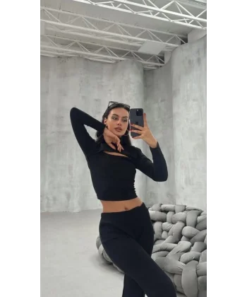 Kadın Uzun Kollu Pencere Detay Göğüs Dekolteli Bluz Ve Bol Paça Pantolon Ikili Takim