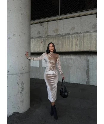 Kadın Uzun Kollu Yarım Balıkçı Yaka Büzgü Detay Kadife Kumaş Elbise