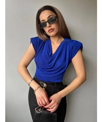 Kadın V Yaka Vatka Detay Kolsuz Dökümlü Bluz