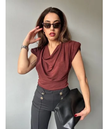Kadın V Yaka Vatka Detay Kolsuz Dökümlü Bluz