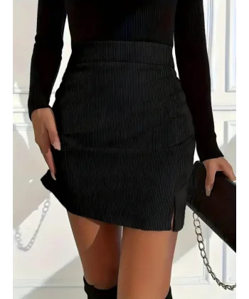 Kadın Yüksek Bel Yandan Yırtmaçlı Kısa Kadife Etek