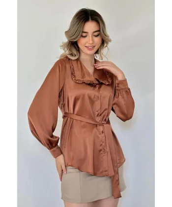 Kahverengi Yakası Fırfırlı Kuşaklı Saten Gömlek