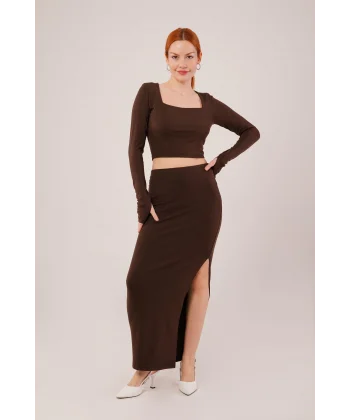 Kare Yaka Bluz Ve Yırtmaç Detaylı Etek İkili Kahverengi Takım