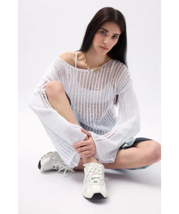 Kayık Yaka Ajurlu Bluz