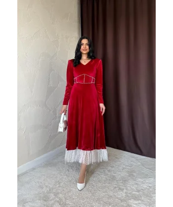 Kırmızı İnci Aksesuarlı Kadife Elbise