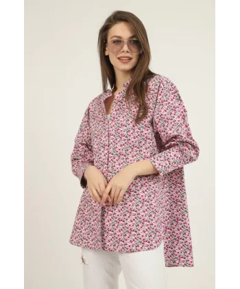 Kırmızı V Yakalı Ve Desenli Gömlek