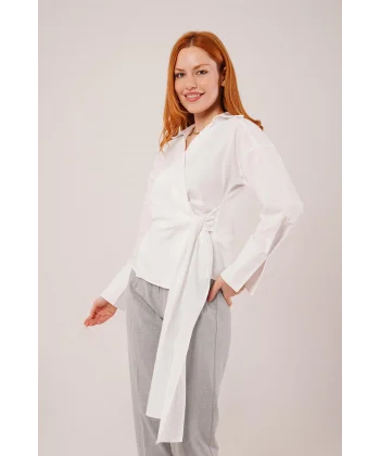 Kruvaze Yaka Yandan Bağlama Detaylı Beyaz Gömlek
