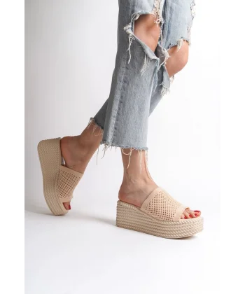 MARLA Dolgu Topuklu Ortopedik Taban Hasır Görünümlü Triko Kadın Terlik  TKT - Ten