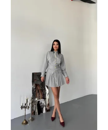 ÖNDEN GOLD DÜĞMELİ PİLELİ KISA ELBİSE - Gri