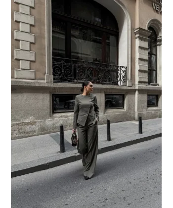 Poly Viscose Full Lycra Asi̇metri̇k Düğmeli̇ Vatkali Ceket Pantolon Takim